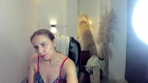 Snapshot of karlye_hot chatting on May 4, 1:23 am KARLYE online show from May 4, 1:23 am