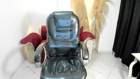 Snapshot of karlye_hot chatting on May 9, 1:55 am KARLYE online show from May 9, 1:55 am