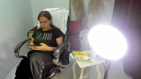 Snapshot of karlye_hot chatting on May 12, 3:58 am KARLYE online show from May 12, 3:58 am