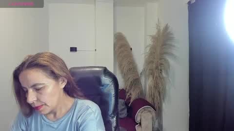 Snapshot of karlye_hot chatting on May 25, 5:35 am KARLYE online show from May 25, 5:35 am