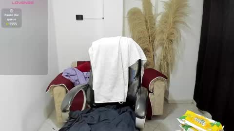 Snapshot of karlye_hot chatting on May 29, 2:31 am KARLYE online show from May 29, 2:31 am