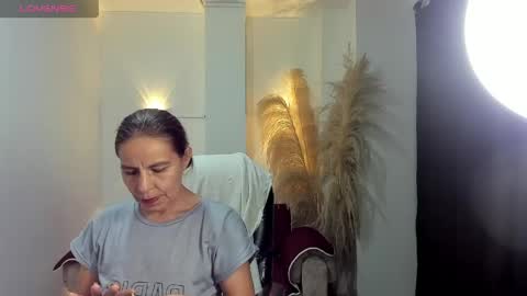 Snapshot of karlye_hot chatting on June 6, 3:33 am KARLYE online show from June 6, 3:33 am