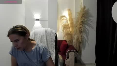 Snapshot of karlye_hot chatting on June 10, 2:45 am KARLYE online show from June 10, 2:45 am