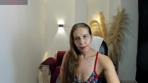 Snapshot of karlye_hot chatting on June 11, 2:11 am KARLYE online show from June 11, 2:11 am