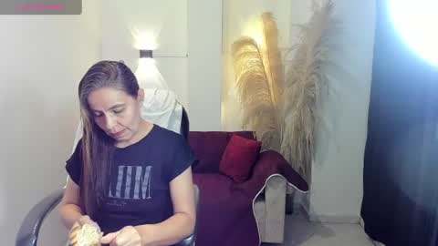 Snapshot of karlye_hot chatting on June 12, 2:21 am KARLYE online show from June 12, 2:21 am
