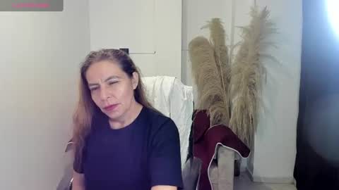 Snapshot of karlye_hot chatting on June 14, 9:11 am KARLYE online show from June 14, 9:11 am
