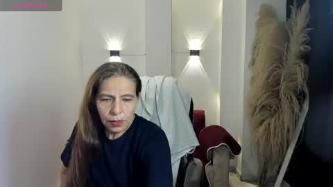 Snapshot of karlye_hot chatting on June 19, 2:49 am KARLYE online show from June 19, 2:49 am