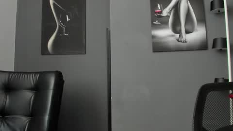   online show from February 9, 8:24 pm