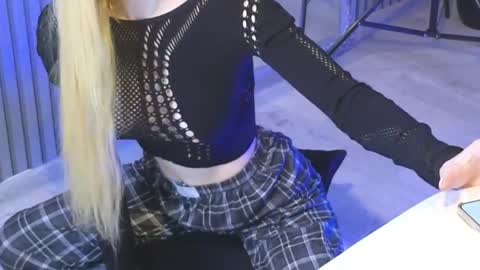 Snapshot of karmaarms chatting on May 11, 7:44 pm Julia online show from May 11, 7:44 pm