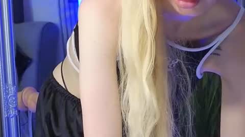 Snapshot of karmaarms chatting on June 13, 7:34 pm Julia online show from June 13, 7:34 pm