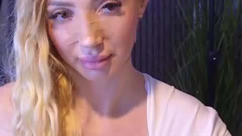 Snapshot of karmaarms chatting on June 28, 7:42 pm Julia online show from June 28, 7:42 pm