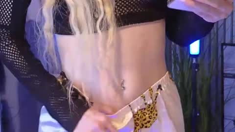 Snapshot of karmaarms chatting on July 1, 7:46 pm Julia online show from July 1, 7:46 pm