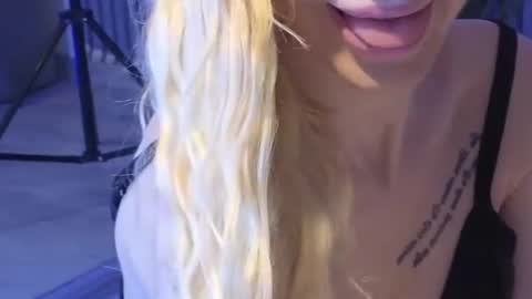 Snapshot of karmaarms chatting on July 25, 7:33 pm Julia online show from July 25, 7:33 pm