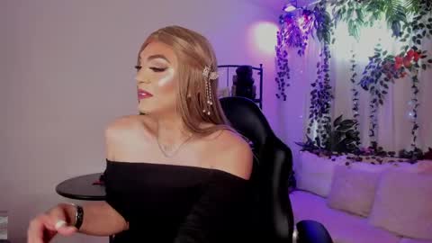 Snapshot of karol_elegance_ chatting on May 9, 1:27 pm karol online show from May 9, 1:27 pm