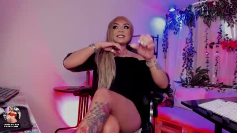 Snapshot of karol_elegance_ chatting on May 22, 1:39 pm karol online show from May 22, 1:39 pm