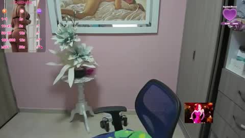 Snapshot of karol_milf__ chatting on March 3, 1:01 am kAROL MILF online show from March 3, 1:01 am