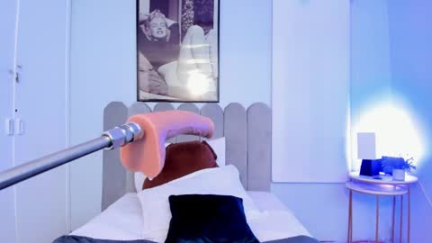 Snapshot of karol_page1 chatting on March 7, 7:08 am KAROL online show from March 7, 7:08 am