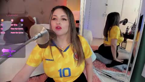 Snapshot of karol_page1 chatting on June 18, 3:29 am KAROL online show from June 18, 3:29 am