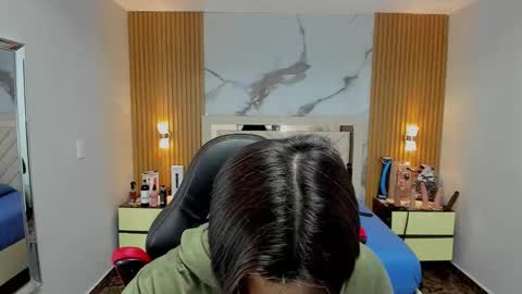 Karol and Luna online show from December 2, 8:04 pm