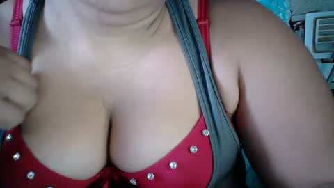 karolbb online show from December 8, 7:32 pm