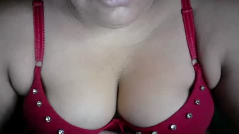 karolbb online show from December 15, 11:12 am