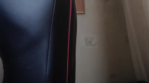 Snapshot of karolhorny96 chatting on December 6, 9:21 am Karol  online show from December 6, 9:21 am