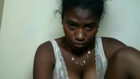 Snapshot of karoliee chatting on April 15, 7:58 pm karoliee online show from April 15, 7:58 pm