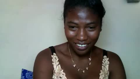 Snapshot of karoliee chatting on April 17, 7:44 am karoliee online show from April 17, 7:44 am