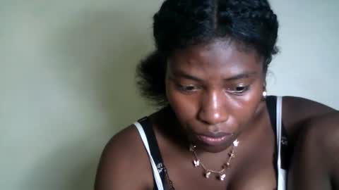 Snapshot of karoliee chatting on April 18, 7:29 pm karoliee online show from April 18, 7:29 pm