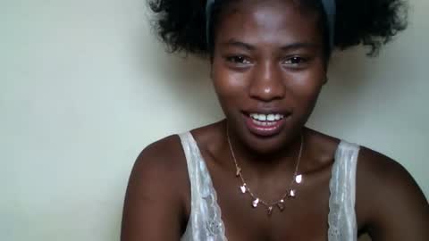 Snapshot of karoliee chatting on April 20, 6:38 am karoliee online show from April 20, 6:38 am