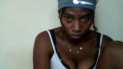 Snapshot of karoliee chatting on April 24, 6:38 am karoliee online show from April 24, 6:38 am