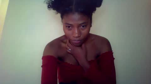 Snapshot of karoliee chatting on April 26, 6:22 am karoliee online show from April 26, 6:22 am