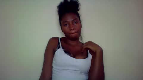 Snapshot of karoliee chatting on April 30, 9:37 am karoliee online show from April 30, 9:37 am
