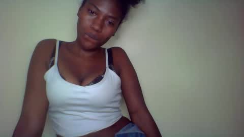 Snapshot of karoliee chatting on April 30, 8:57 pm karoliee online show from April 30, 8:57 pm