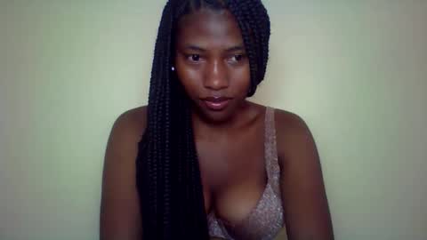 Snapshot of karoliee chatting on May 5, 11:40 am karoliee online show from May 5, 11:40 am