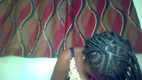 Snapshot of karoliee chatting on May 9, 4:34 pm karoliee online show from May 9, 4:34 pm