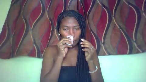 Snapshot of karoliee chatting on May 10, 5:56 am karoliee online show from May 10, 5:56 am