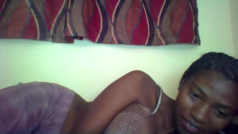 Snapshot of karoliee chatting on May 11, 7:03 am karoliee online show from May 11, 7:03 am