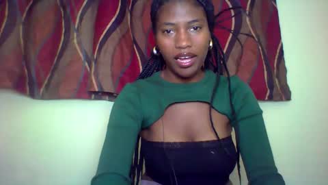 Snapshot of karoliee chatting on May 21, 10:55 am karoliee online show from May 21, 10:55 am