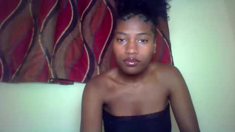 Snapshot of karoliee chatting on May 26, 10:33 am karoliee online show from May 26, 10:33 am