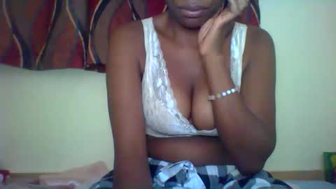 Snapshot of karoliee chatting on May 27, 8:11 am karoliee online show from May 27, 8:11 am