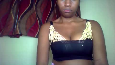 Snapshot of karoliee chatting on June 4, 5:19 pm karoliee online show from June 4, 5:19 pm