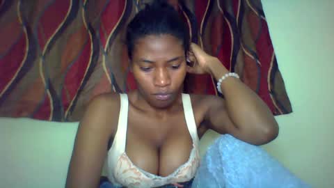 Snapshot of karoliee chatting on July 5, 4:47 pm karoliee online show from July 5, 4:47 pm