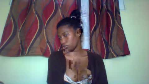 Snapshot of karoliee chatting on July 14, 12:11 pm karoliee online show from July 14, 12:11 pm