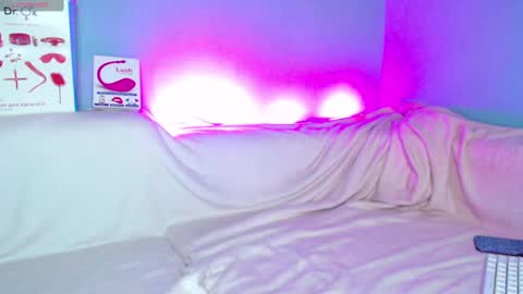 Kira online show from December 9, 9:49 am