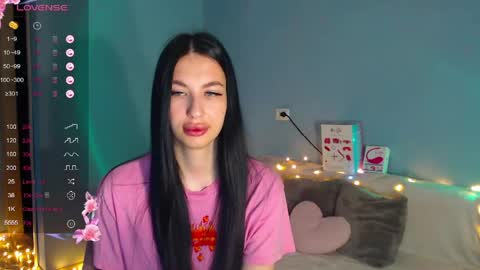 Snapshot of karolina_hottie_ chatting on May 5, 1:57 am Kira online show from May 5, 1:57 am