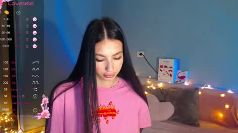 Snapshot of karolina_hottie_ chatting on May 26, 1:56 am Kira online show from May 26, 1:56 am