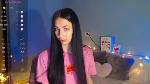 Snapshot of karolina_hottie_ chatting on May 29, 2:20 am Kira online show from May 29, 2:20 am