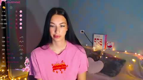 Snapshot of karolina_hottie_ chatting on July 14, 1:52 am Kira online show from July 14, 1:52 am