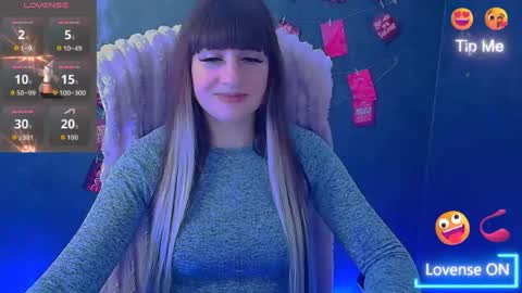 Snapshot of karolina_mia chatting on May 5, 5:59 am Caroline online show from May 5, 5:59 am